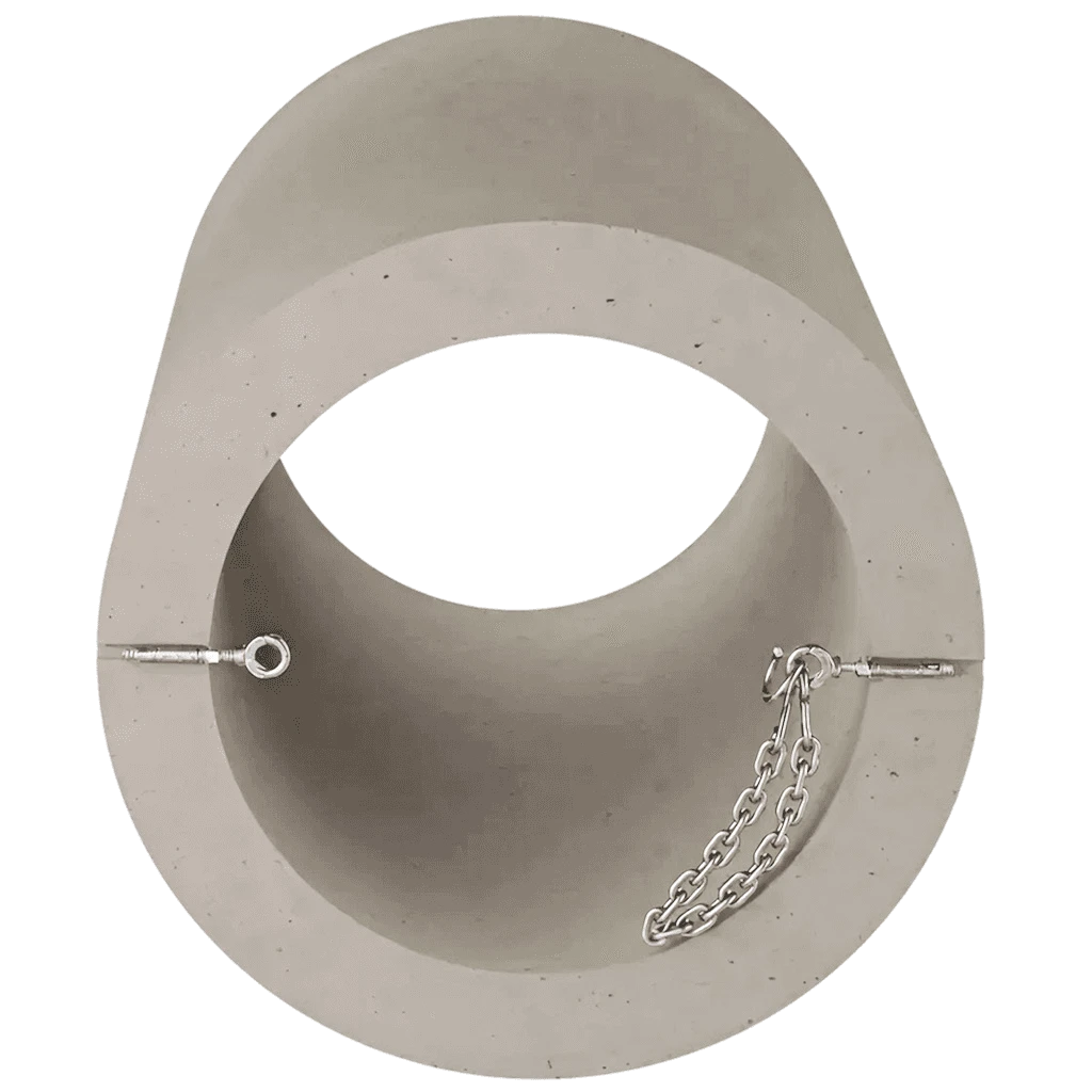 Concrete manhole shaft with stainless steel chain fixing points